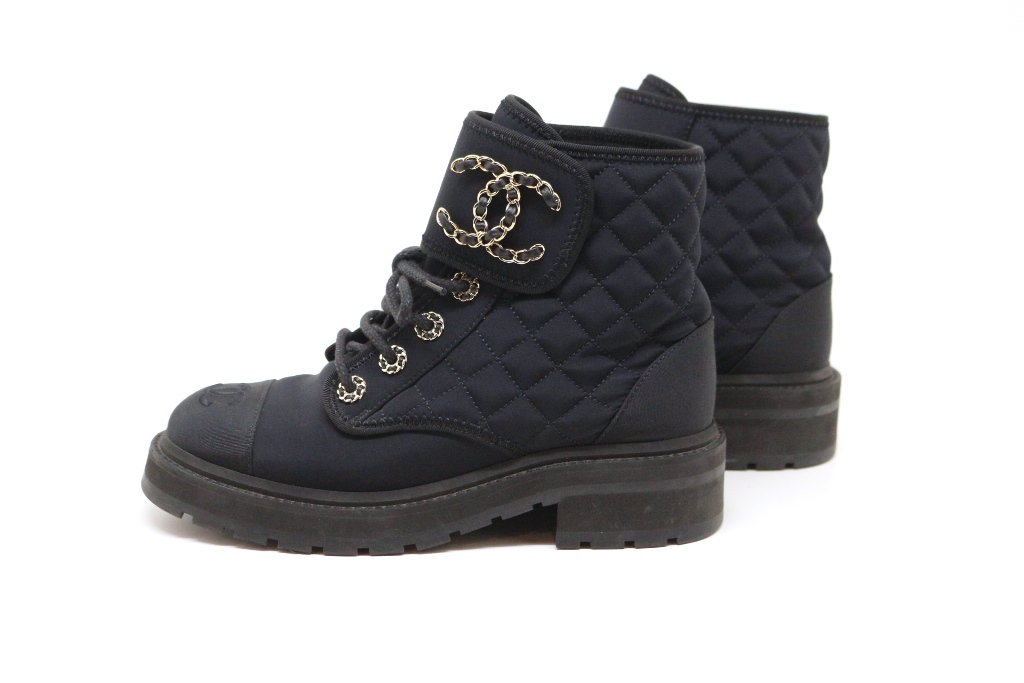 シャネル　ショートブーツ　37 CHANEL - CHANEL(シャネル) ショートブーツ 37 C レディース美品