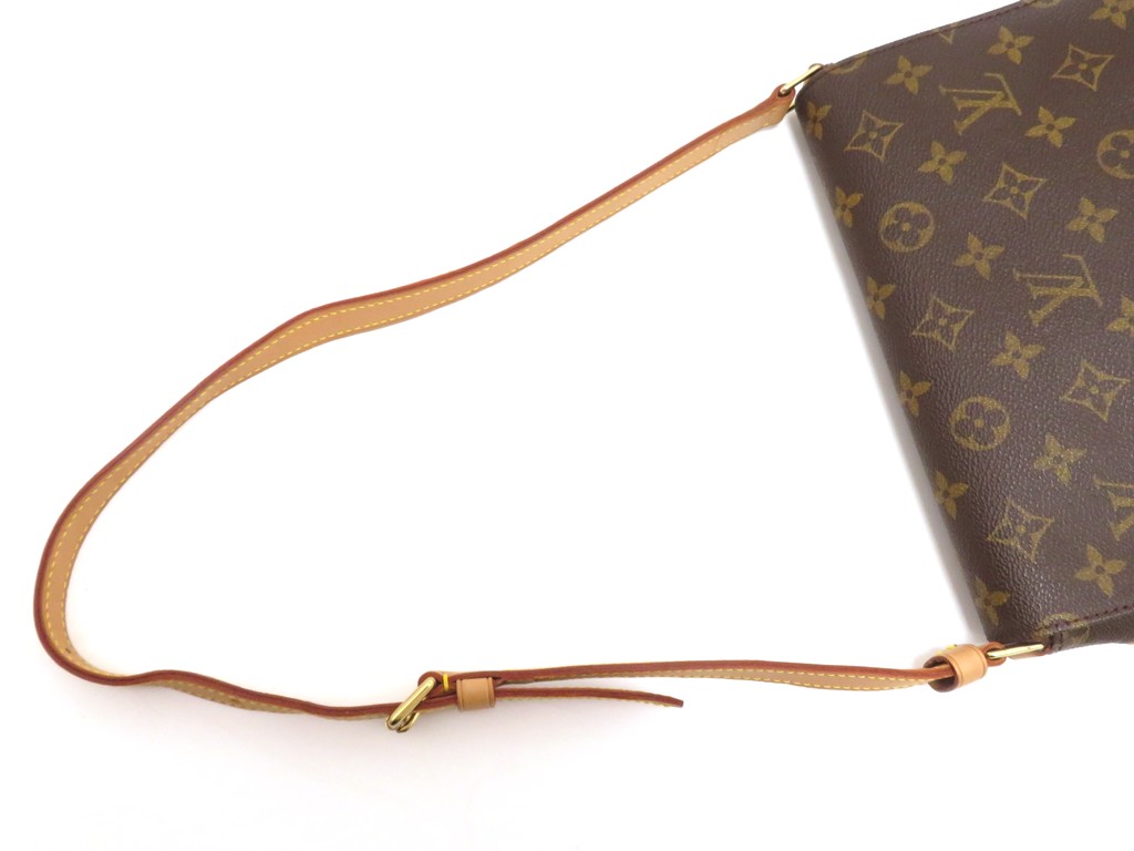 LOUIS VUITTON(ルイヴィトン) ミュゼットタンゴ ショート