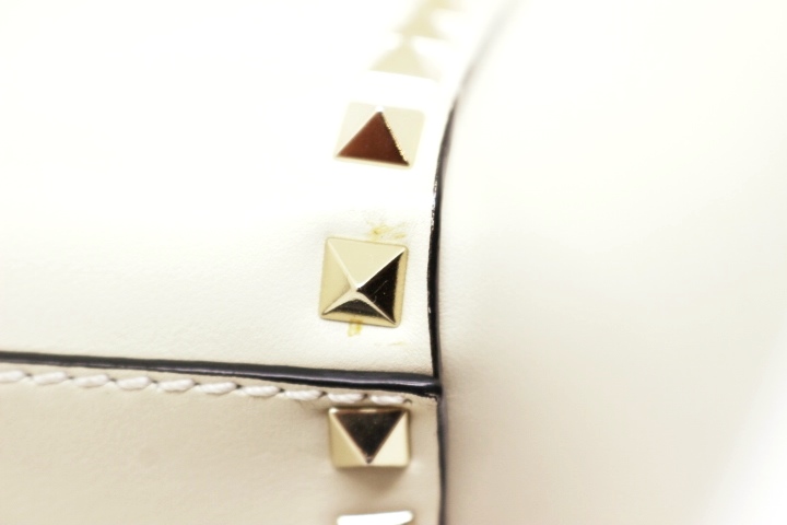 ＊専用＊ VALENTINO ヴァレンティノ　スタッズ　バレッタ　ホワイト VALENTINO - VALENTINO ヴァレンティノ ロックスタッズ