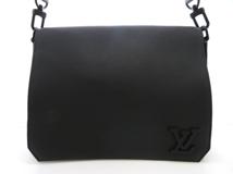LOUIS VUITTON ルイヴィトン ショルダーバッグ テイクオフ･メッセンジャー LVアエログラム ノワール レザー M57080【473】