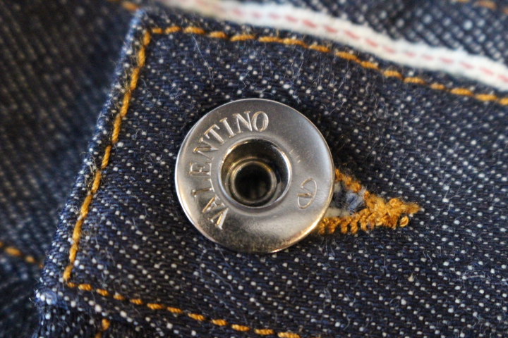 22499円 独特の素材 Valentino デニムパンツ 32サイズ