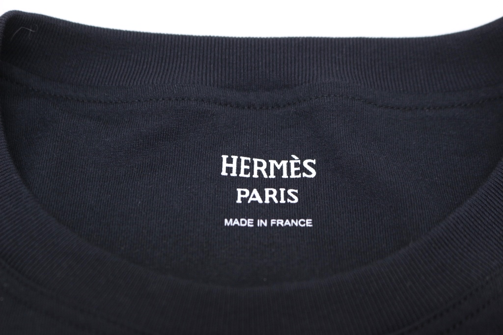 エルメス☆定番・刺繍入りTシャツ☆2025SS☆レアカラー☆完売38・正規新品 2025SS HERMES エルメス 刺繍ポケットTシャツ レディース42（約