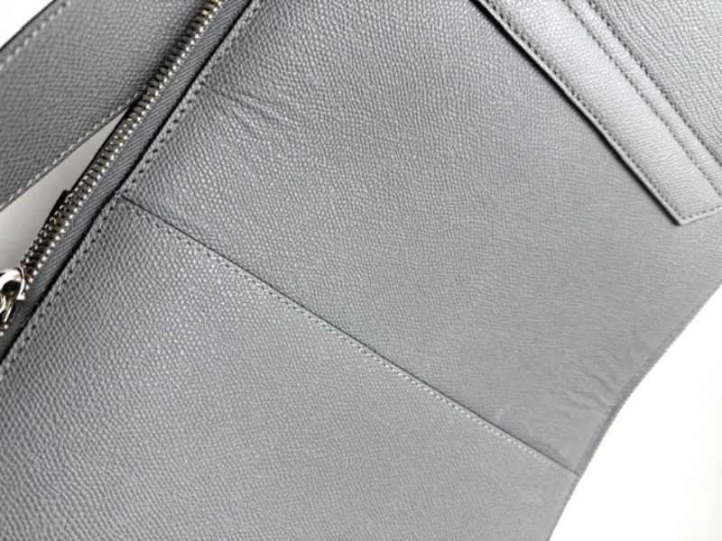 Valextra　ヴァレクストラ　バックパック　V-Line Backpack/Vラインバックパック　カーフ　セメントグレー　MBVL0041010LRL99GM　【472】AH