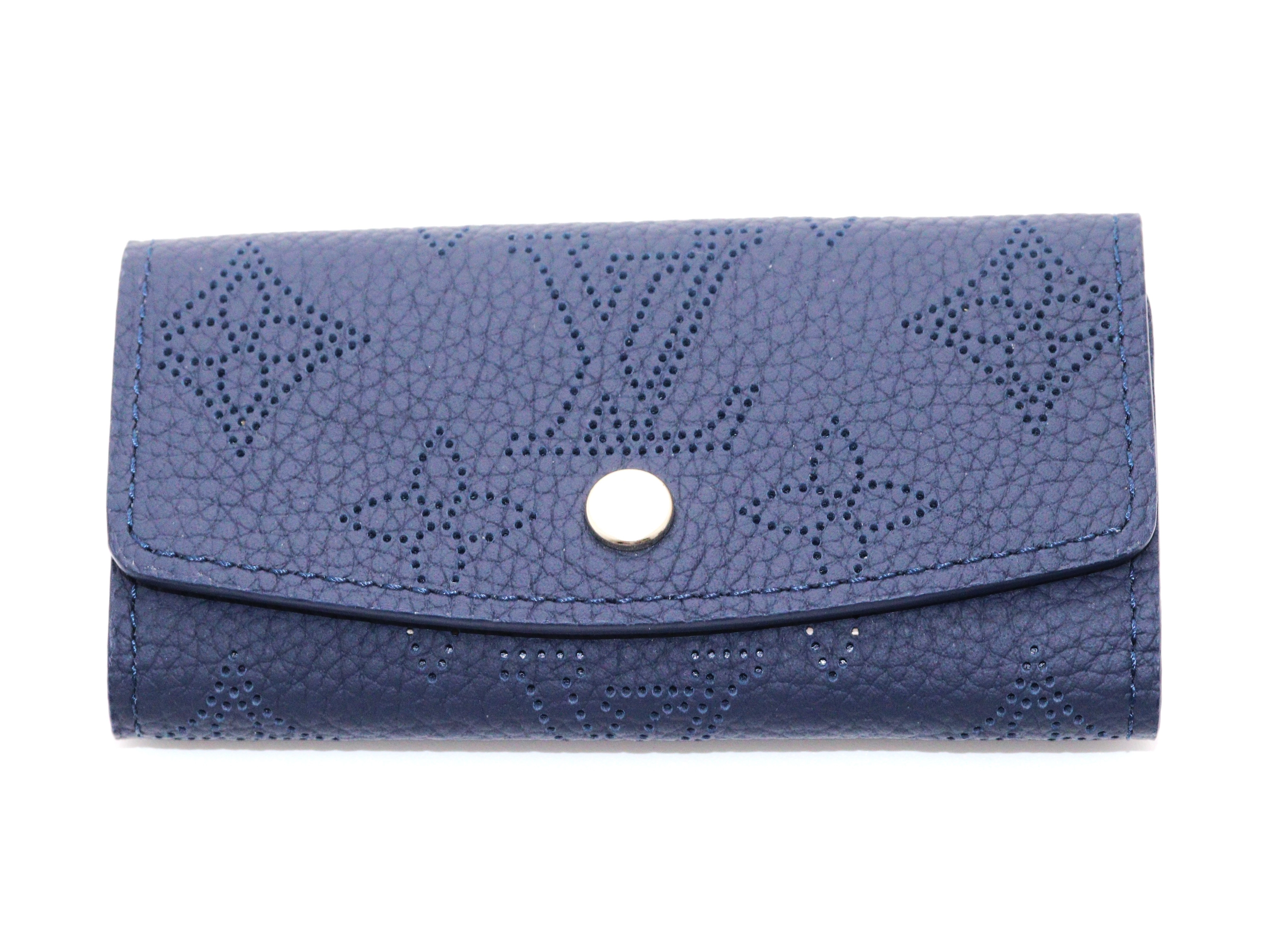 LOUIS VUITTON ルイヴィトン ミュルティクレ4 マヒナ ネイビー