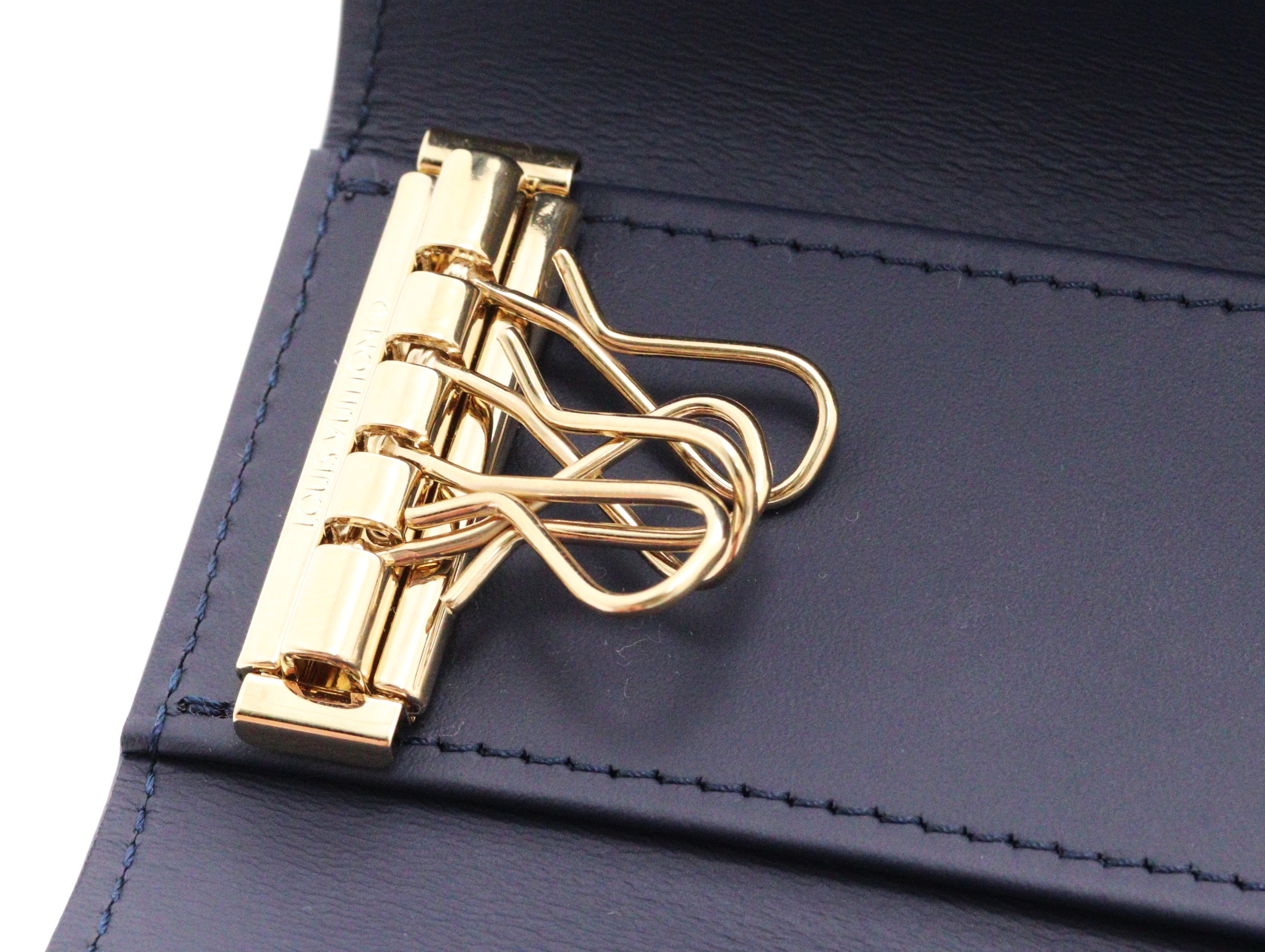 LOUIS VUITTON ルイヴィトン ミュルティクレ4 マヒナ ネイビー