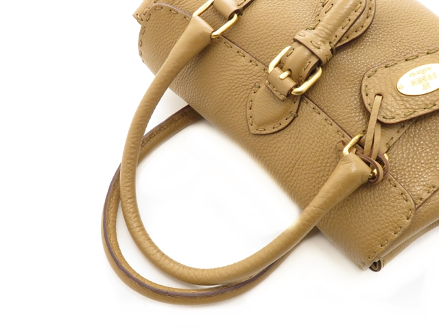 FENDI フェンディ セレリアミニリンダ ベージュ レザー 8BR486 FENDI フェンディ セレリアミニリンダ ベージュ レザー 8BR486