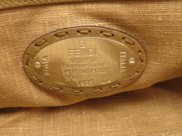 FENDI フェンディ セレリアミニリンダ ベージュ レザー 8BR486