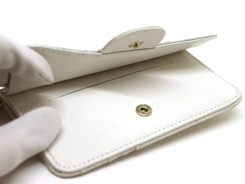 CHANEL　シャネル　マトラッセ　クラシックカードホルダー　ホワイト/ＧＰ　キャビアスキン　AP2570　2147100581997　【200】