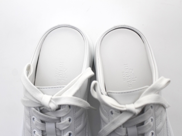 お値引き！お買い得品！HERMESホワイトレザースニーカー保存袋・箱・替