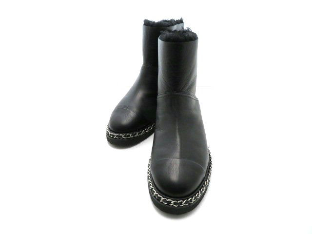 CHANEL　ブラックファー付きムートンブーツ　39 シャネル ショートブーツ レディース39 ブラック ムートン レザー