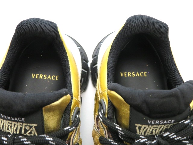 tomo　VERSACE トライグレカ　ゴールド スニーカー tomo様専用 VERSACE トライグレカ ゴールド スニーカー - メルカリ