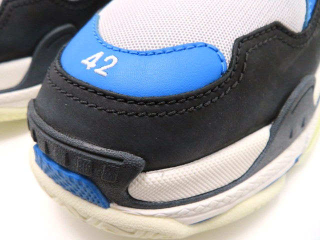 バレンシアガ　スニーカー 42サイズ 赤/青/黒/灰　トリプルS バレンシアガ スニーカー 42サイズ 赤/青/黒/灰 トリプルS - メルカリ