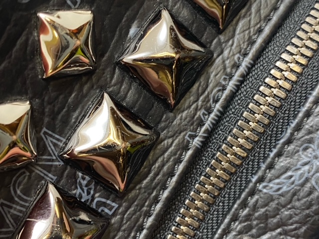 mcmリュックminiサイズ黒 MCM - MCM リュック miniリュック ブラック 黒 金具 スタッズの
