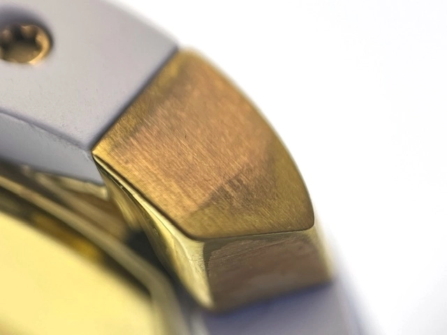 GUCCI グッチ  DIVE ダイブ クォーツ ホワイト ラバー メンズ YA136322【472】