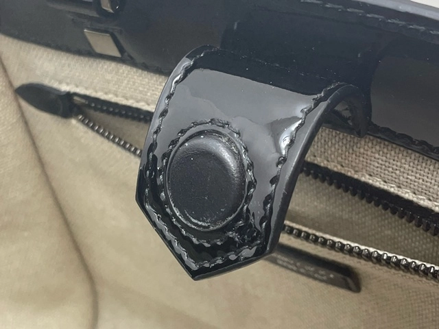 JIMMY CHOO　ジミーチュウ　2wayショルダーバッグ　スタッズ　ヴァレンヌスモール　　パテントレザー　ブラック【472】HA