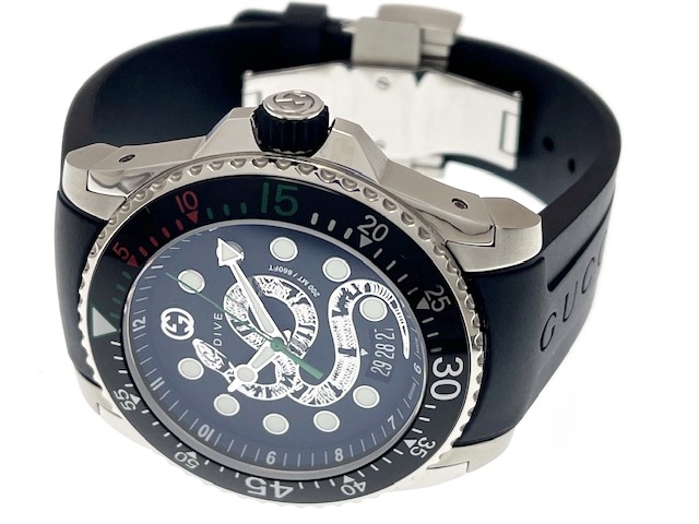 GUCCI グッチ メンズ クオーツ ダイブ スネーク YA136217 ブラック文字