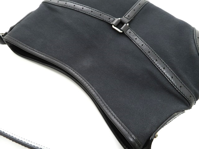 GUCCI グッチ ワンショルダーバッグ ブラック レザー ポーチ付き GUCCI グッチ ロゴ ショルダーバッグ ワンショルダー レザー