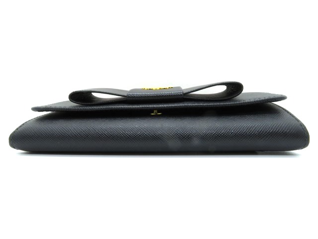 PRADA - 【美品】PRADA ブラック レザー 二つ折り財布の通販 by